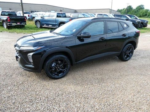 New 2026 Chevrolet Trax LT w/ Midnight Edition FWD image 8