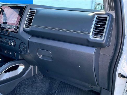 Used 2024 Nissan Frontier SV w/ Technology Package image 13