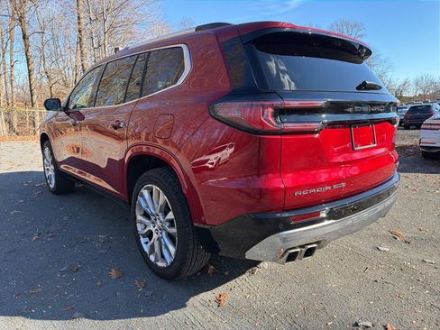 Used 2024 GMC Acadia Denali w/ Super Cruise Package image 4