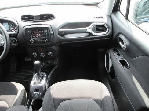 Used 2019 Jeep Renegade Sport w/ Sport Appearance Group AWD/4WD image 17