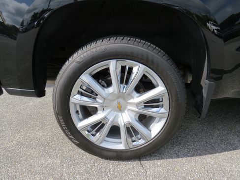 Used 2025 Chevrolet Silverado 1500 High Country w/ High Country Premium Package AWD/4WD image 13
