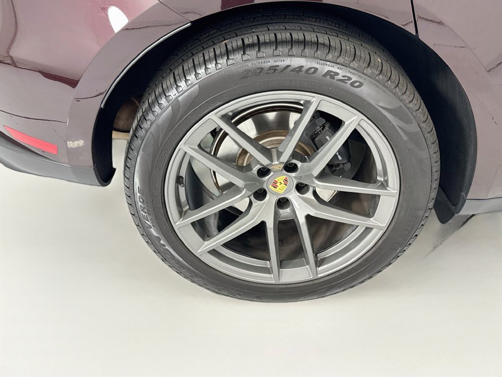 Used 2024 Porsche Macan AWD/4WD image 32