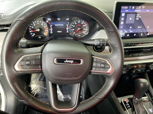 Used 2022 Jeep Compass Limited image 11