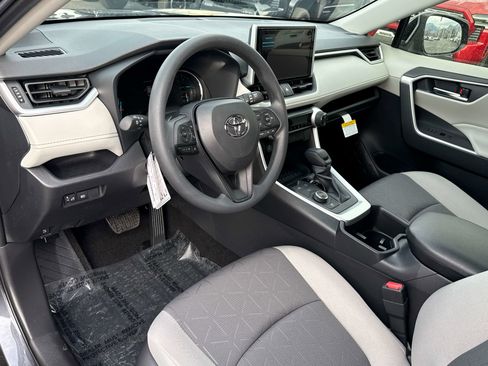 Used 2025 Toyota RAV4 XLE image 10
