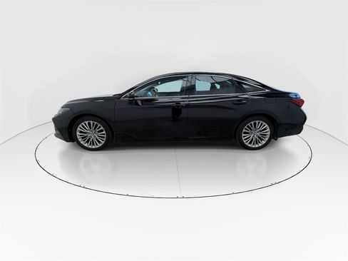 Used 2019 Toyota Avalon Limited image 5