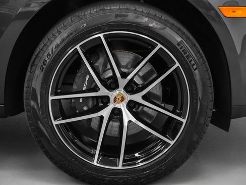 Used 2025 Porsche Macan image 14