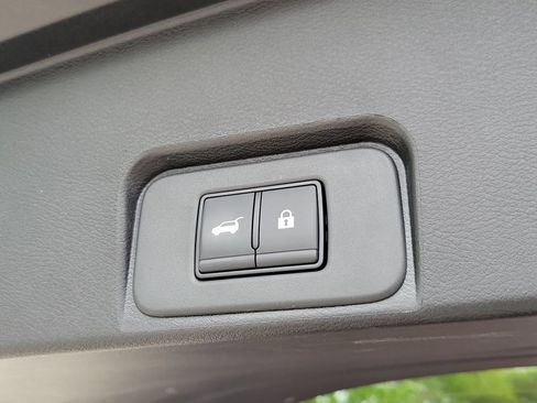 Used 2025 Nissan Rogue SV FWD image 8