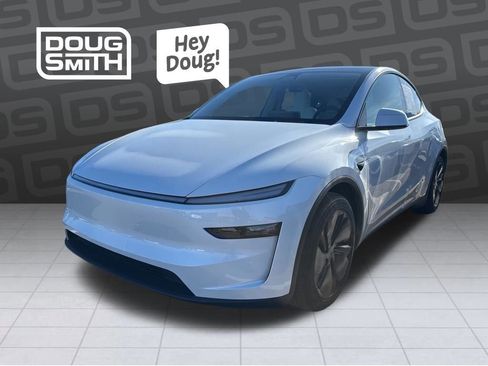 Used 2026 Tesla Model Y AWD image 1