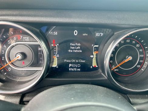 Used 2019 Jeep Wrangler Unlimited Sahara w/ Uconnect 4C Nav & Sound Group AWD/4WD image 14