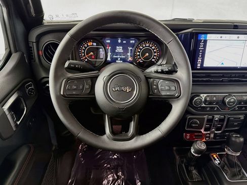 Used 2025 Jeep Wrangler Unlimited Rubicon AWD/4WD image 11
