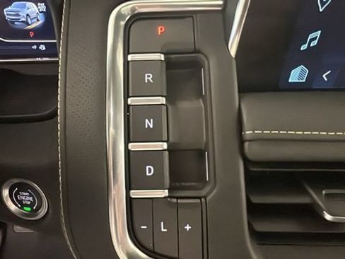 Used 2023 Chevrolet Tahoe Premier AWD/4WD image 19