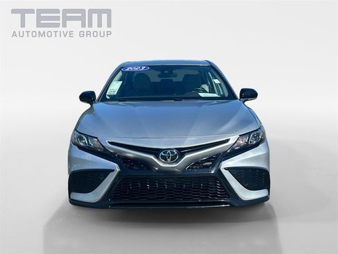Used 2023 Toyota Camry SE image 2