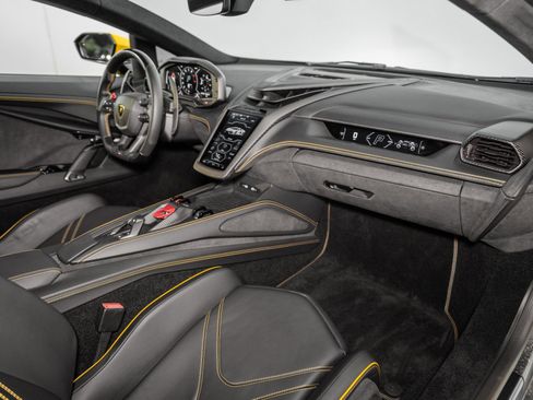 Used 2024 Lamborghini Revuelto image 26