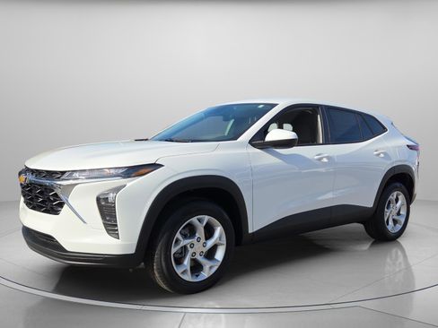 New 2026 Chevrolet Trax LS w/ LS Convenience Package image 2