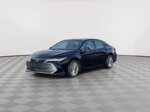 Used 2022 Toyota Avalon Limited image 4