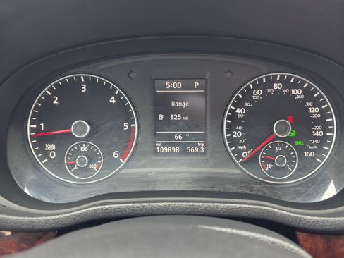 Used 2013 Volkswagen Passat TDI SEL Premium FWD image 22