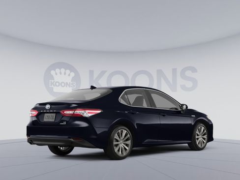 Used 2020 Toyota Camry XLE image 4