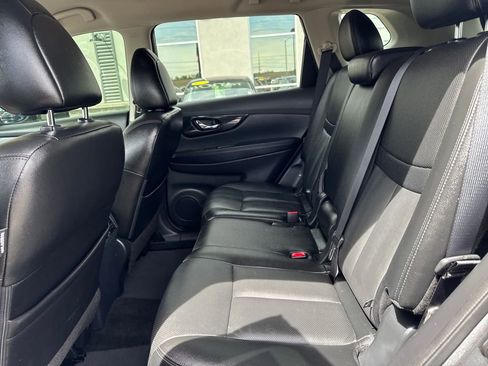 Used 2018 Nissan Rogue SL AWD/4WD image 25