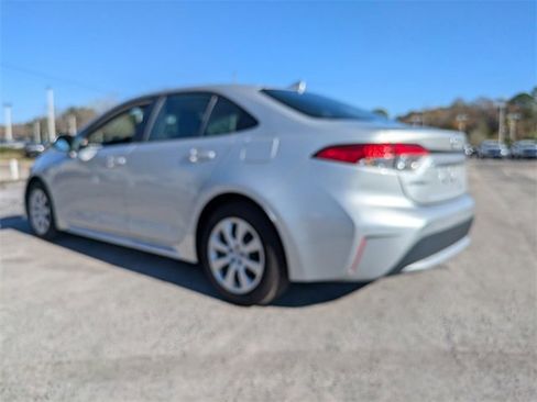 Used 2022 Toyota Corolla LE image 7