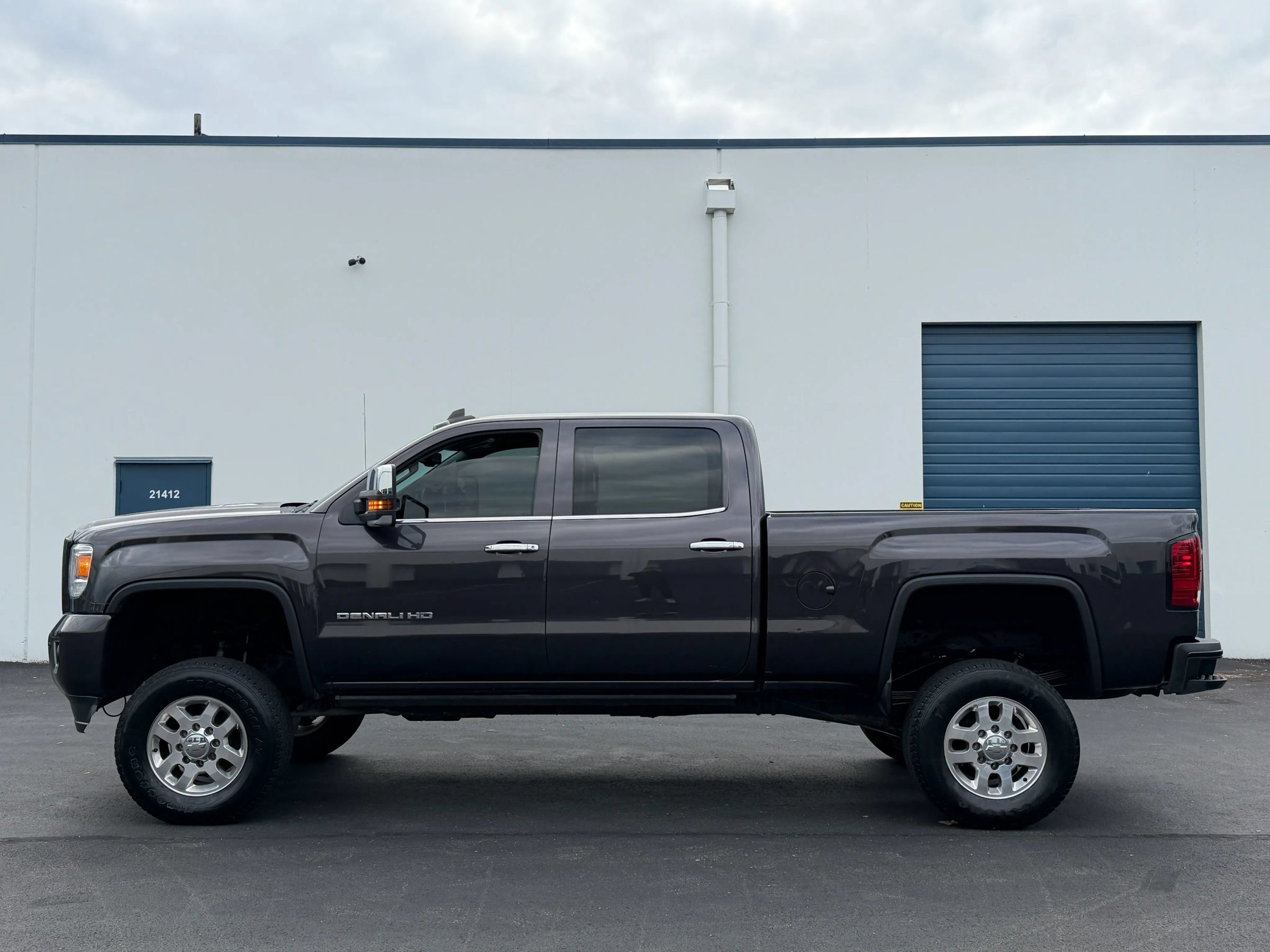 Used 2016 GMC Sierra 2500 Denali w/ Driver Alert Package AWD/4WD image 2
