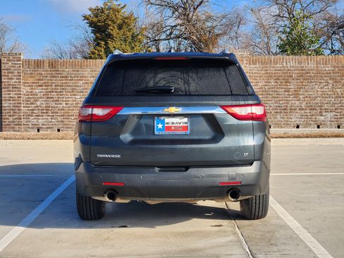 Used 2018 Chevrolet Traverse LT image 7