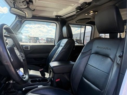 Used 2019 Jeep Wrangler Unlimited Sahara w/ LED Lighting Group AWD/4WD image 8