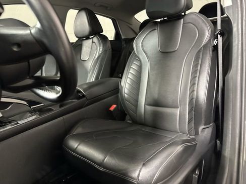 Used 2023 Hyundai Elantra Limited image 19