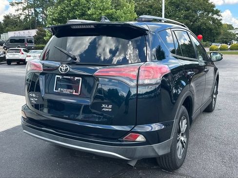 Used 2018 Toyota RAV4 XLE AWD/4WD image 3