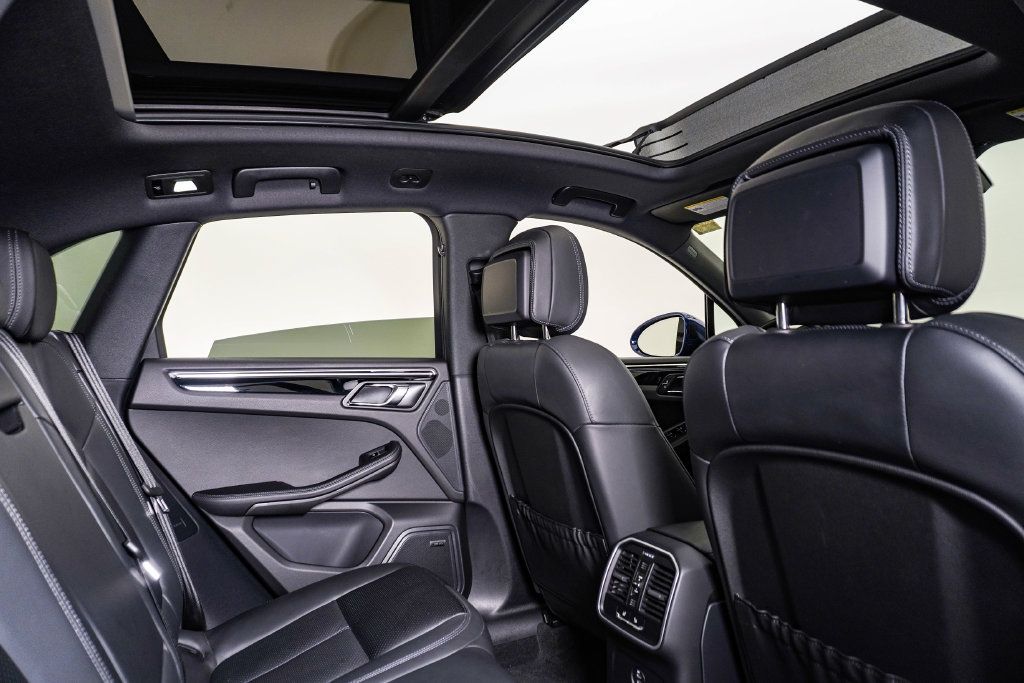 Certified 2026 Porsche Macan AWD/4WD image 16