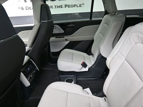 Used 2025 Lincoln Aviator Reserve w/ Equipment Group 201A AWD/4WD image 23