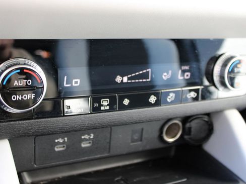 Used 2025 Mitsubishi Outlander SE FWD image 29