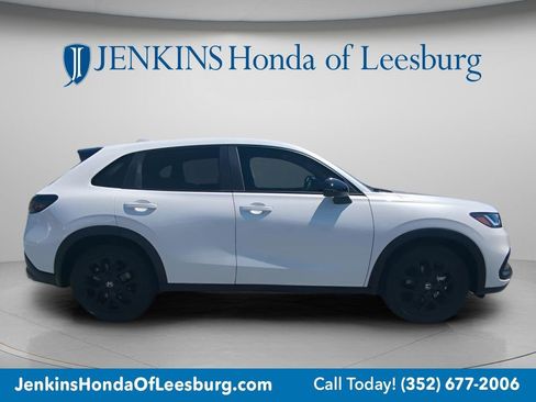 Used 2025 Honda HR-V Sport image 2