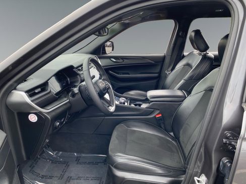 Used 2024 Jeep Grand Cherokee L Laredo image 9