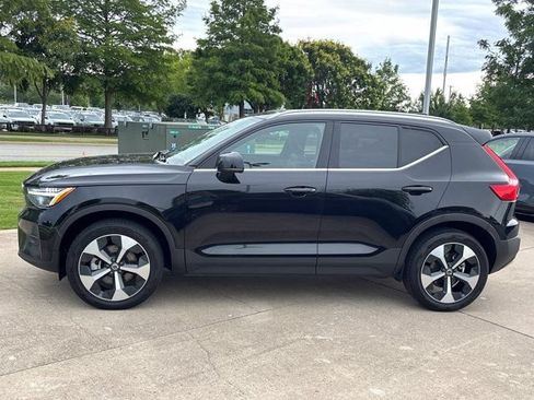Used 2024 Volvo XC40 B5 Plus AWD/4WD image 11
