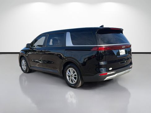 Used 2023 Kia Carnival LX image 5