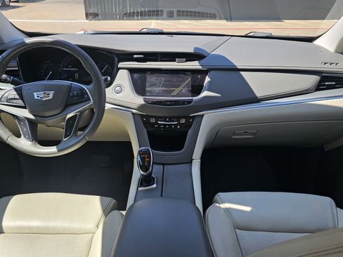 Used 2017 Cadillac XT5 Luxury w/ Driver Awareness Package image 32