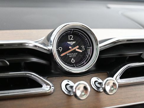 Used 2024 Bentley Bentayga AWD/4WD image 21
