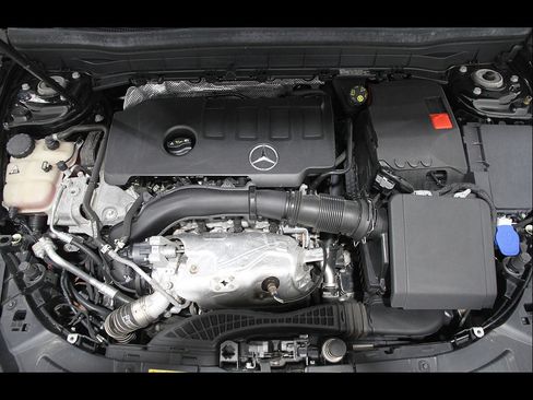 Used 2020 Mercedes-Benz GLB 250 4MATIC image 21