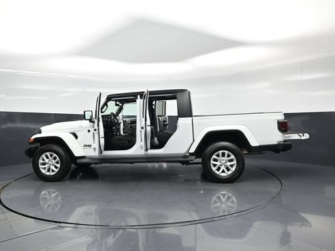 Used 2023 Jeep Gladiator Sport AWD/4WD image 28