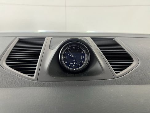 Certified 2025 Porsche Macan image 33