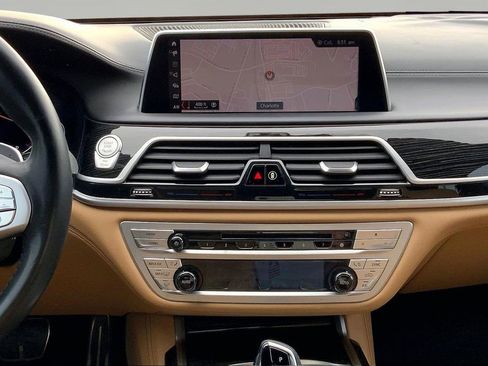 Used 2019 BMW 740i w/ Executive Package image 9