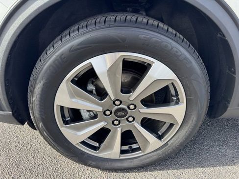 Used 2025 Ford Escape Platinum w/ Premium Technology Package image 12