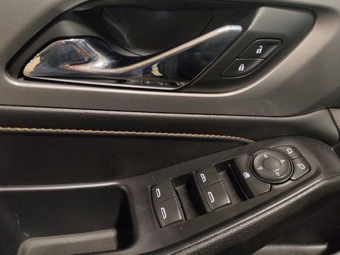 Used 2021 Chevrolet Traverse LT FWD image 27