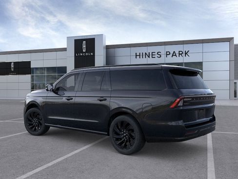 New 2026 Lincoln Navigator L Reserve AWD/4WD image 4