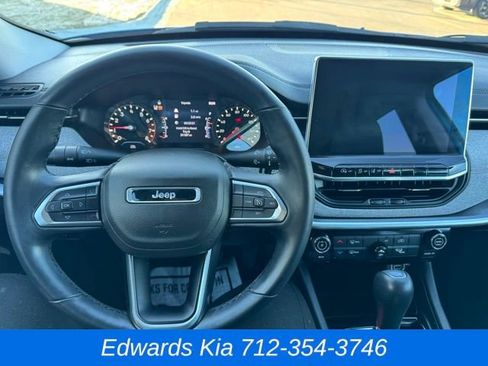 Used 2022 Jeep Compass Latitude w/ Sun and Sound Group image 19