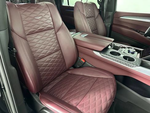 Used 2025 Cadillac Escalade ESV Sport AWD/4WD image 36
