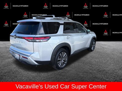 Used 2024 Nissan Pathfinder SL w/ SL Premium Package FWD image 5