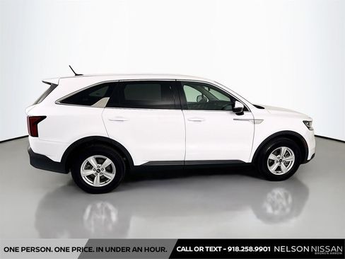 Used 2022 Kia Sorento LX FWD image 4