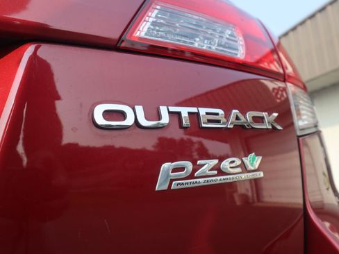 Used 2013 Subaru Outback 2.5i Limited AWD/4WD image 29