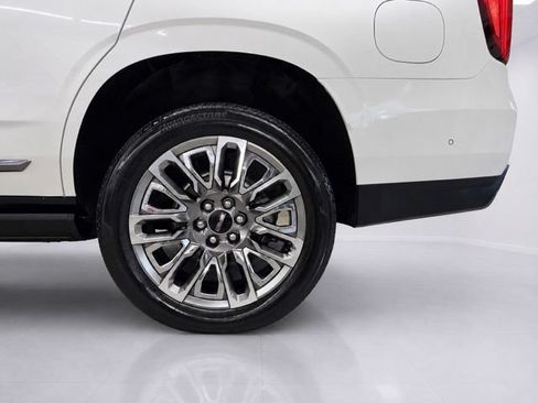 Used 2023 GMC Yukon Denali Ultimate AWD/4WD image 9